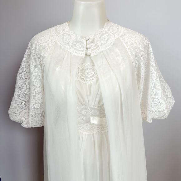 Vintage Vanity Fair White Ruffle Lace Bridal Robe & Slip Nightgown Set – XS (30) - Picture 4 of 14